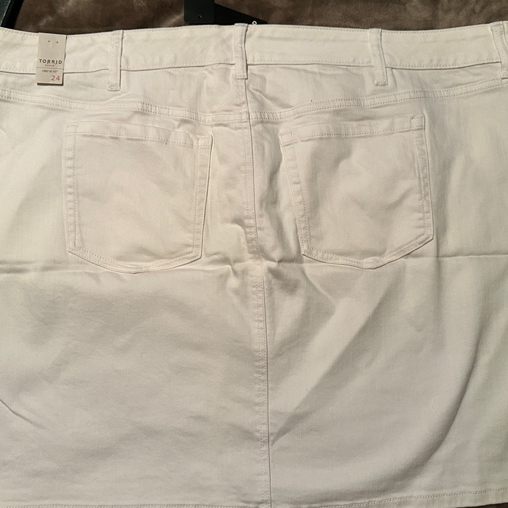 Mini Skirt - Picture 4 of 4